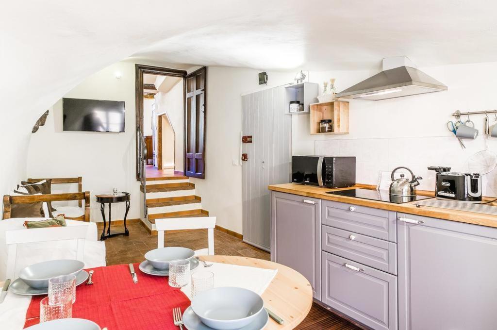 لوكا Lyon Apartment Anfiteatro Square, المظهر الخارجي الصورة